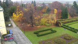 Příjezdová cesta k zámku