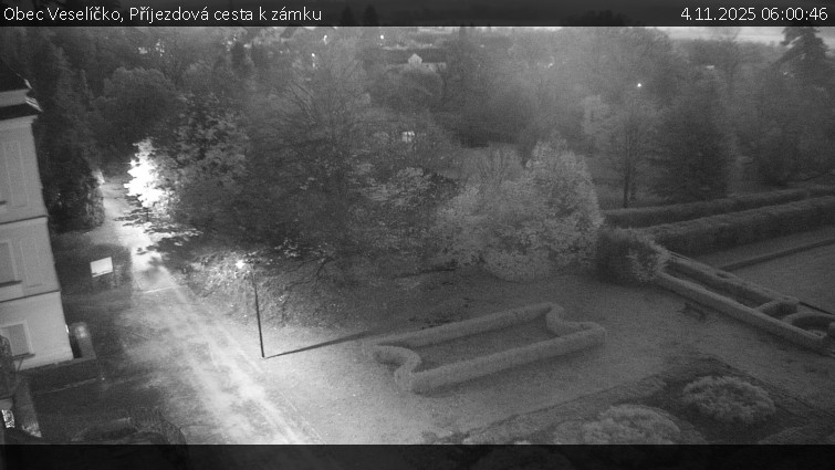 Obec Veselíčko - Příjezdová cesta k zámku - 4.11.2025 v 06:00