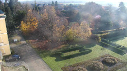 Příjezdová cesta k zámku