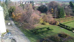 Příjezdová cesta k zámku