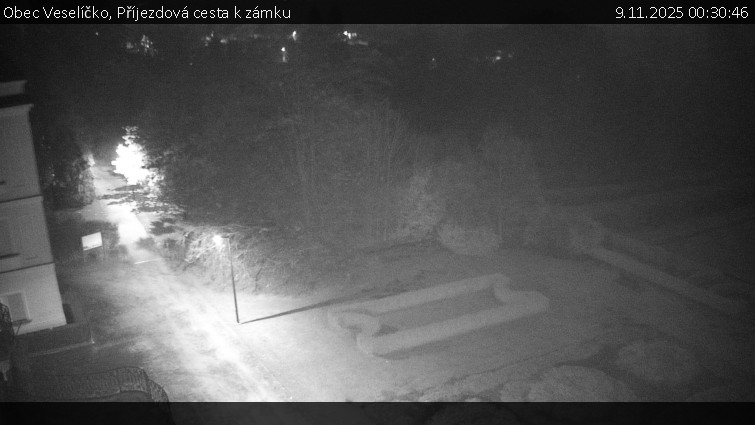 Obec Veselíčko - Příjezdová cesta k zámku - 9.11.2025 v 00:30