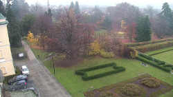 Příjezdová cesta k zámku