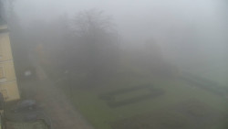 Příjezdová cesta k zámku