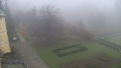 Příjezdová cesta k zámku