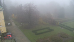 Příjezdová cesta k zámku