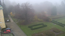 Příjezdová cesta k zámku