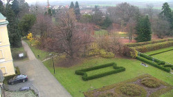 Příjezdová cesta k zámku