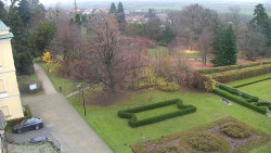 Příjezdová cesta k zámku