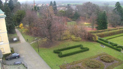 Příjezdová cesta k zámku