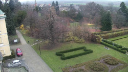 Příjezdová cesta k zámku