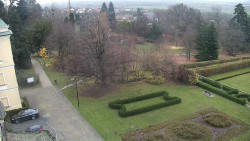 Příjezdová cesta k zámku