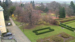 Příjezdová cesta k zámku