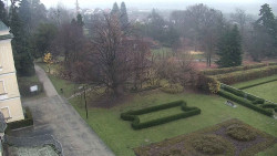 Příjezdová cesta k zámku