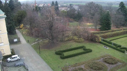 Příjezdová cesta k zámku