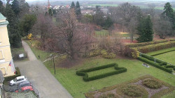 Příjezdová cesta k zámku