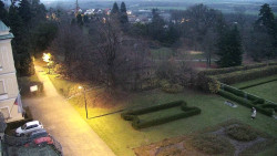 Příjezdová cesta k zámku