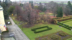 Příjezdová cesta k zámku