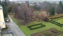 Příjezdová cesta k zámku