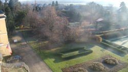 Příjezdová cesta k zámku