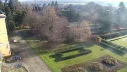 Příjezdová cesta k zámku