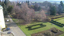 Příjezdová cesta k zámku