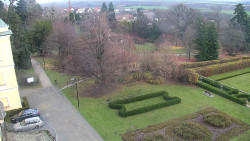 Příjezdová cesta k zámku