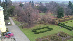 Příjezdová cesta k zámku