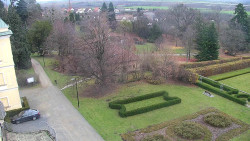 Příjezdová cesta k zámku