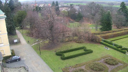 Příjezdová cesta k zámku