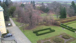 Příjezdová cesta k zámku