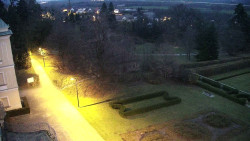 Příjezdová cesta k zámku