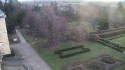 Příjezdová cesta k zámku