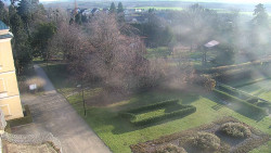 Příjezdová cesta k zámku