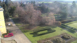 Příjezdová cesta k zámku