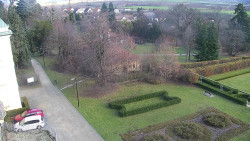 Příjezdová cesta k zámku