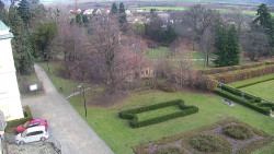 Příjezdová cesta k zámku