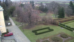 Příjezdová cesta k zámku