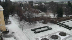 Příjezdová cesta k zámku