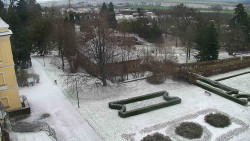 Příjezdová cesta k zámku