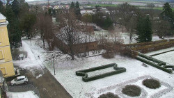 Příjezdová cesta k zámku