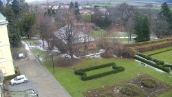 Příjezdová cesta k zámku