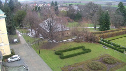 Příjezdová cesta k zámku