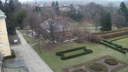 Příjezdová cesta k zámku