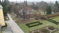 Příjezdová cesta k zámku