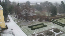 Příjezdová cesta k zámku