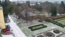 Příjezdová cesta k zámku