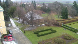 Příjezdová cesta k zámku