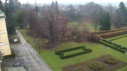 Příjezdová cesta k zámku