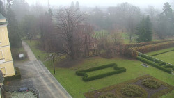 Příjezdová cesta k zámku