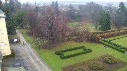 Příjezdová cesta k zámku